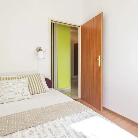 Apartment Living With Nature Pula Exterior photo